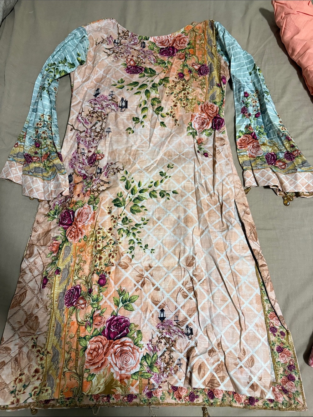 Floral Embellished Kurta Set with Peach Trousers - Picture 5 of 9
